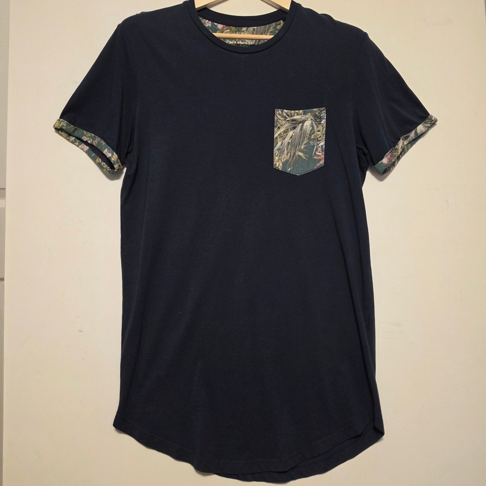 Jack & Jones Originals Floral Pocket Curved Hem Navy Blue T-Shirt Mens Medium